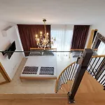 & Hegic * Zára