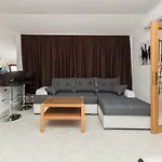 & Hegic * Zára