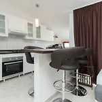Apartman & Hegic *