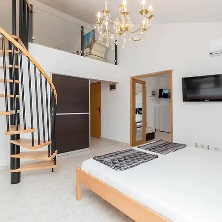 Apartment & Hegic *