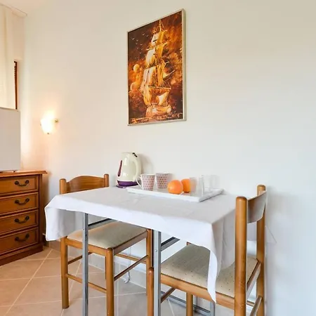 Apartment & Hegic *