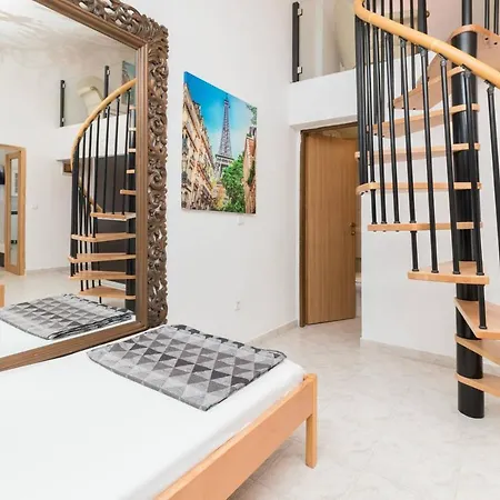 Apartment & Hegic *