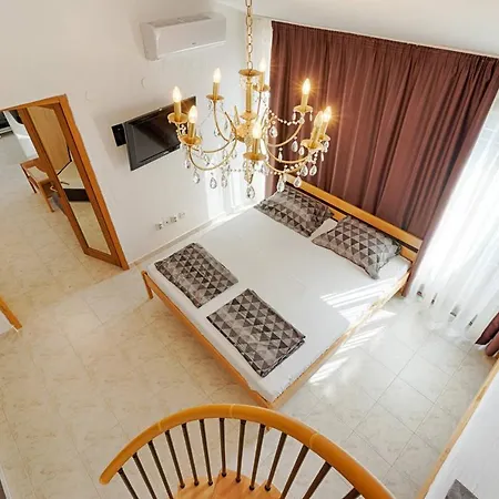 & Hegic Apartment *