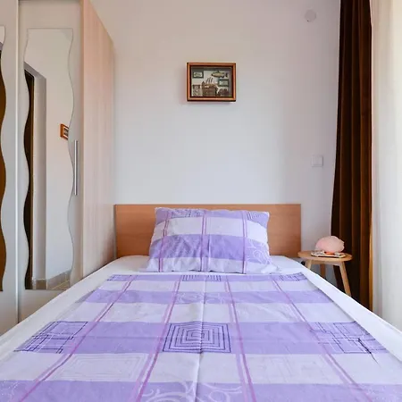 & Hegic Apartment *