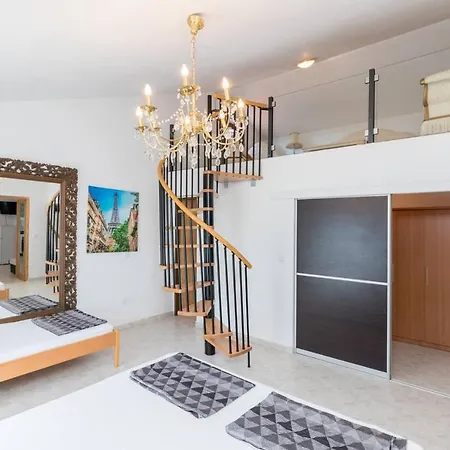 & Hegic Apartment