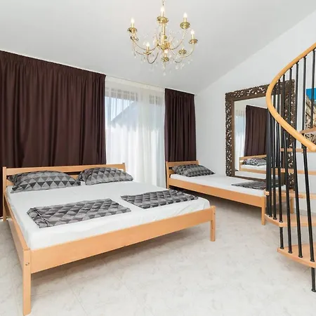 Apartment & Hegic