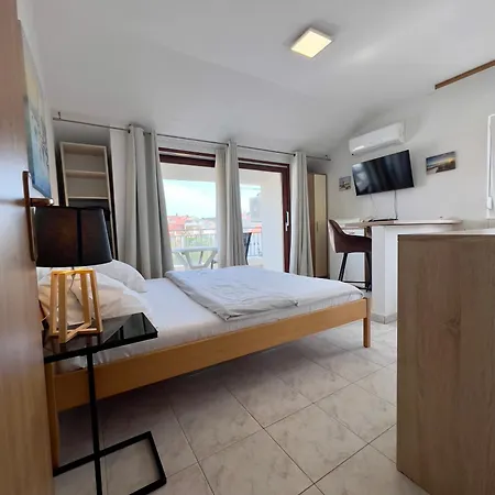 Apartment & Hegic