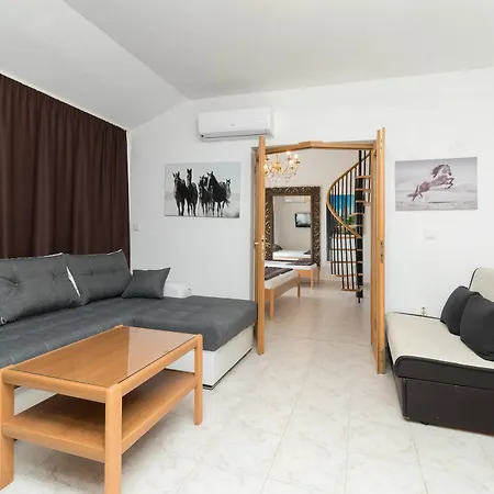 Apartment & Hegic