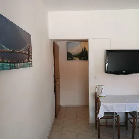 & Hegic Apartment *